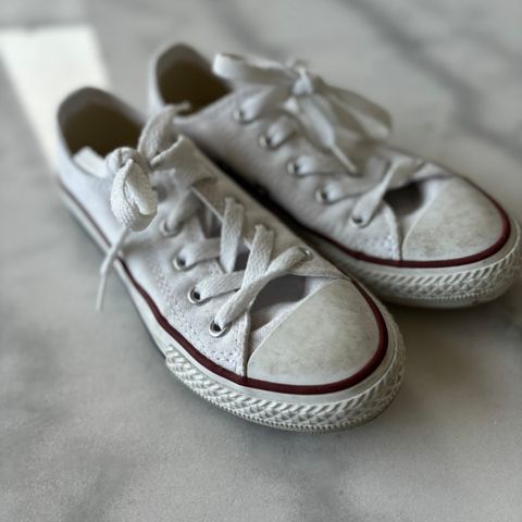 Converse str. 29