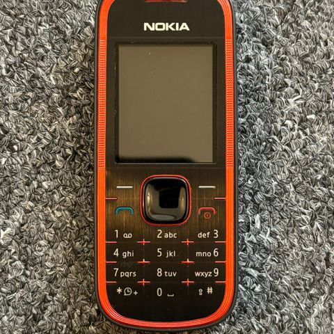 Nokia 5030c-2 må lese, lader følger ikke med 400 kr ferdig prute