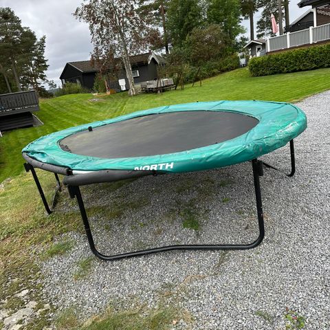 Trampoline gi ved demontering og henting, sikkerhets følger også med.