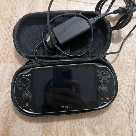 Playstation Vita med 32GB minnekort