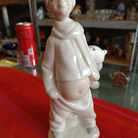 Lladro porselensfigur av en gutt