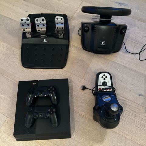 PS4 og Logitec G25 racing wheel