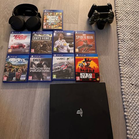 PlayStation 4 Pro 1TB med spill, headset, to kontroller og ekstern lader