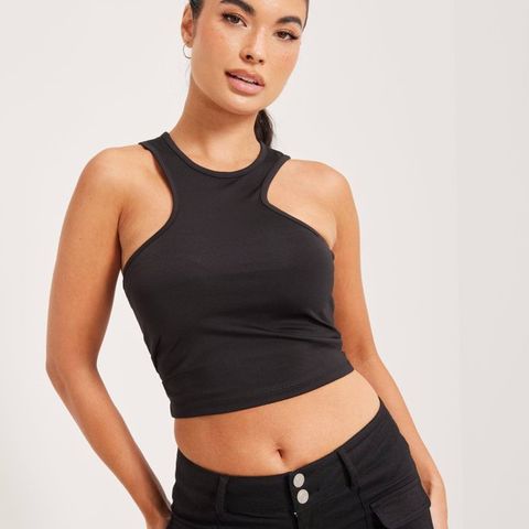 Sporty Cut Top fra Nelly