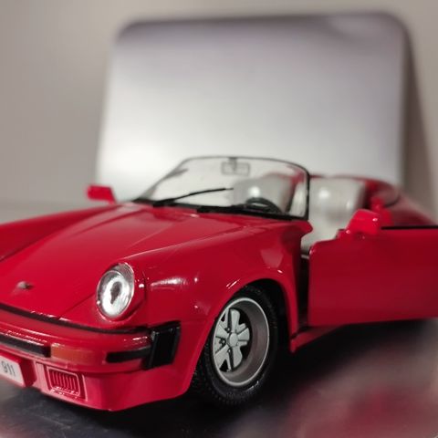 PORSCHE 911 SPEEDSTER 1989. 
Skala 1/24.