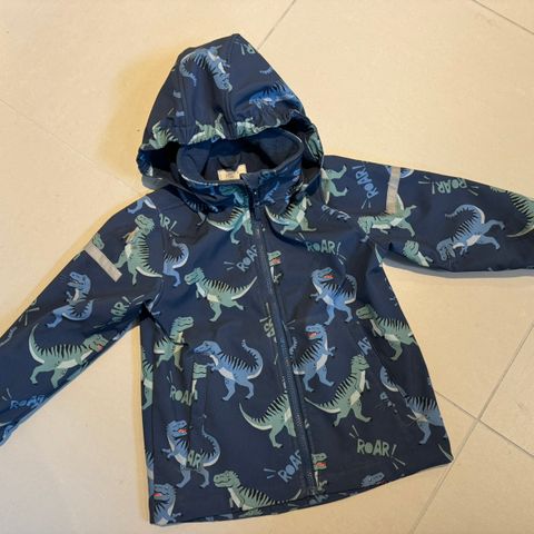 Softshell jakke med dinosaur print og fleece fôr