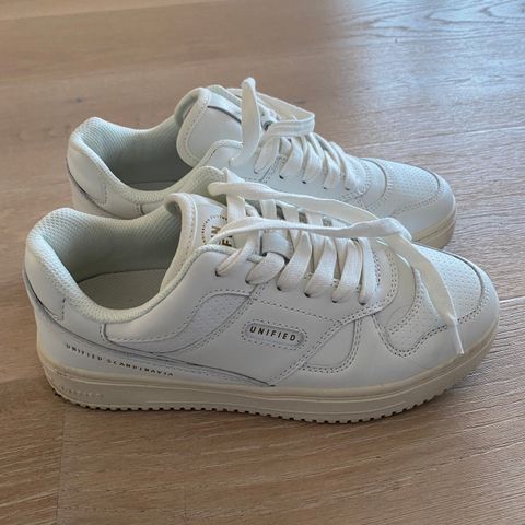 Unified sneakers skinn str 37, brukt 1 gang