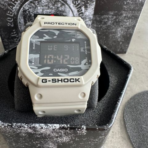 G-shock DW 5600CA-8ER