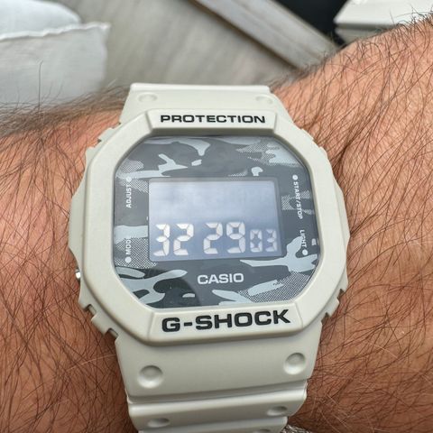 G-shock DW 5600CA-8ER