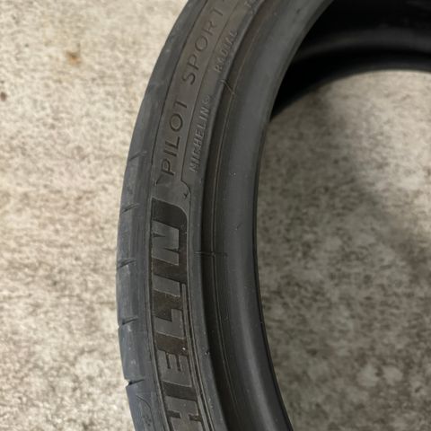 Michelin Pilot Sport 4S:  275/30 ZR 20  (1stk) , 245/35 ZR 20 (1stk)