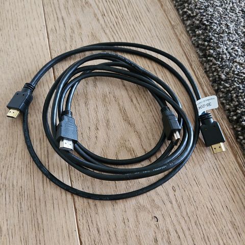 2 Stk HDMI kabler.