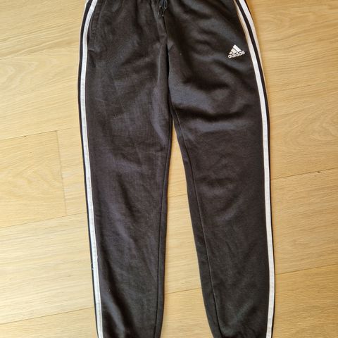 Svart Adidas bukse str XS