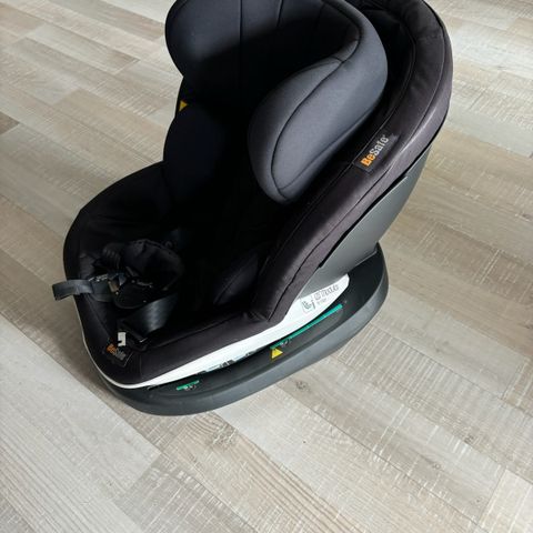 Bilstol fra BeSafe + isofix base