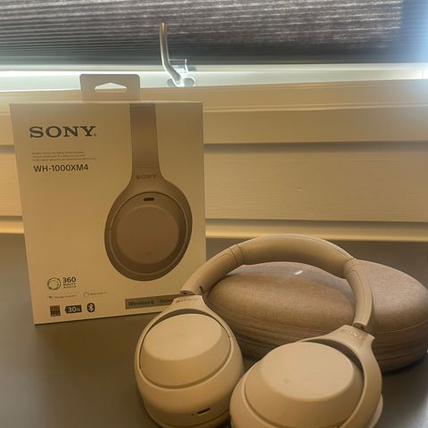 Sony WH-1000XM4 trådløse støydempende hodetelefoner, sølv