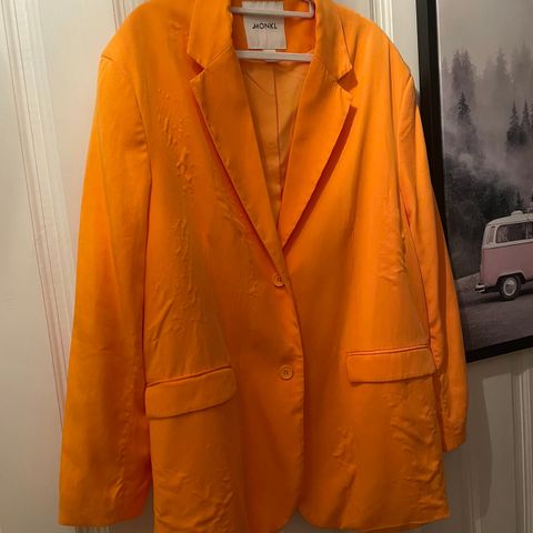 Kul blazer / dressjakke fra Monki