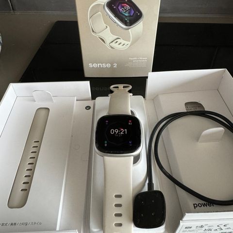 Fitbit Sense 2, lunar White/platinum