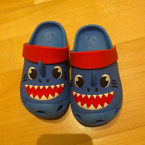 Hai tøfler / sandaler / Crocs fra Primark