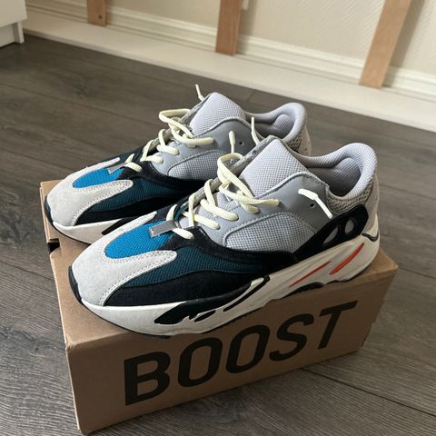 Yeezy boost 700