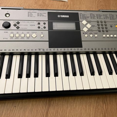 YAMAHA YPT-300