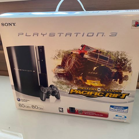 PlayStation 3 med to kontrollere