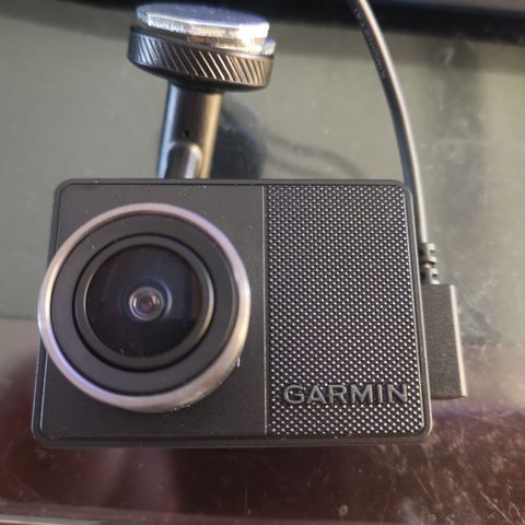 GARMIN dashcam 57 med GPS selges halv pris kr 1000