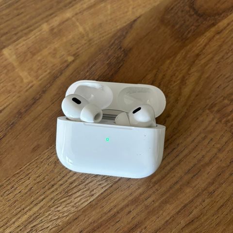 AirPods 2 Gen (2023)  USB-C)