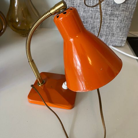 Liten vintage fransk nattbordslampe / lampett / leselys