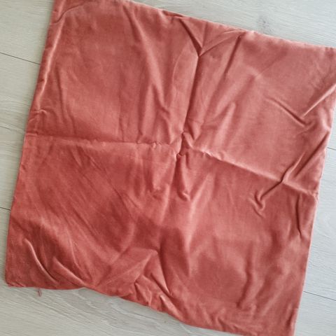 Mørk blush rødrosa velour putetrekk 50x50