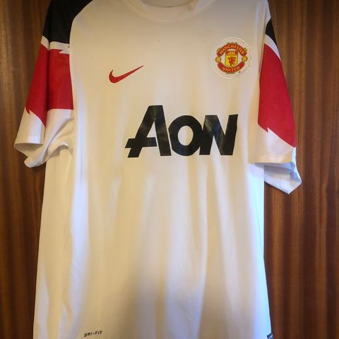 MANCHESTER UNITED / DRAKT + SHORTS