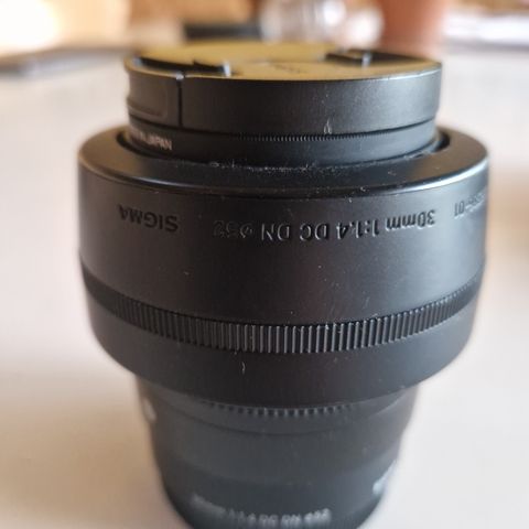 Sigma 30mm 1:1.4 med filter