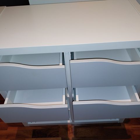 IKEA kallax/expedit 2x2 med  skuffeinnsatser RESERVERT