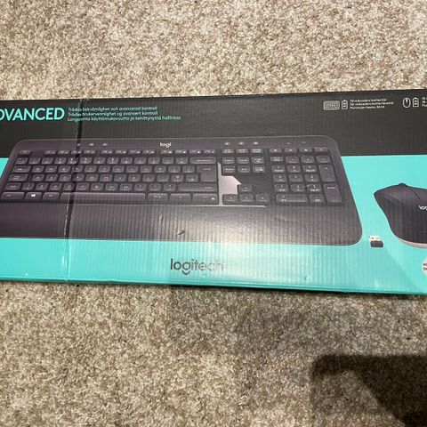 Logitech tastatur og datamus