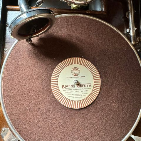 His Masters Voice grammofon HVM 101 fra ca 1929.