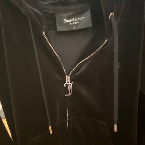 Juicy couture jakke str L , kun prøvd på 1 gang.