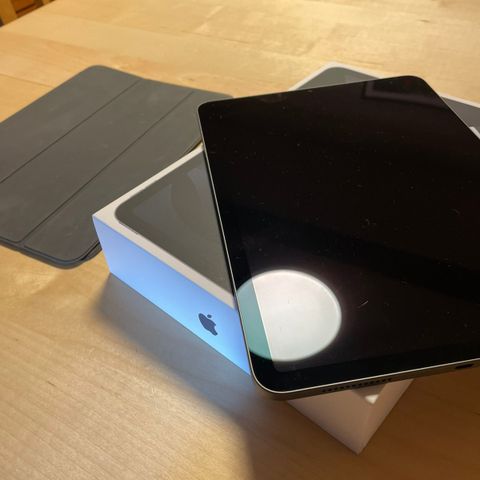 Ipad Air 2022 (stellargrå) 64GB med smart folio deksel