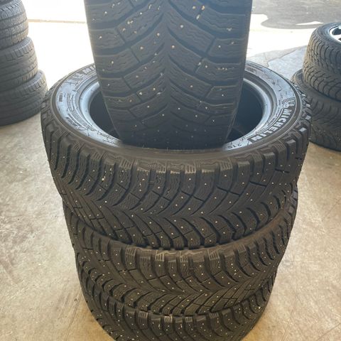 Michelin X-Ice North 4 - 215/50r17