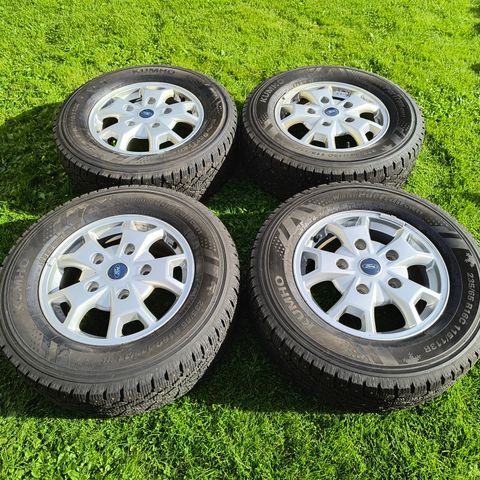 235/65 R16 C Khumo winter ProTran piggdekk ink felger kjørt 1/2 sesong