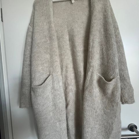 Lang cardigan (Kay Day) str M/L