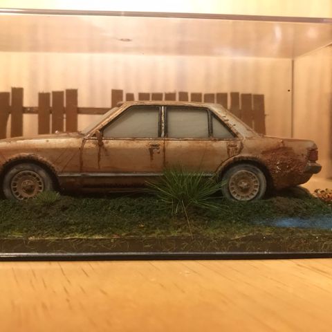 1:43 Ford granada skogsvrak modellbil