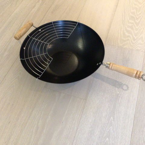 Wok panne. Aldri brukt. Kr 170