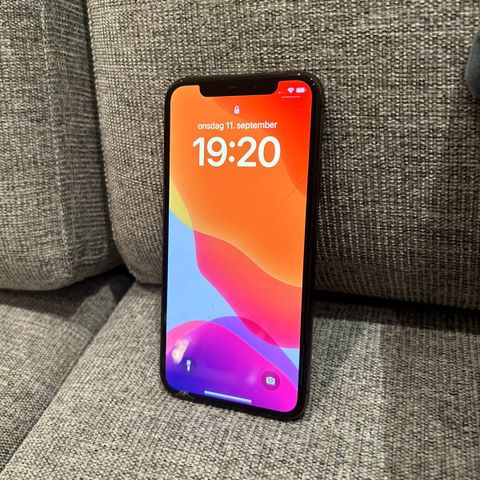 iPhone XS (64gb)