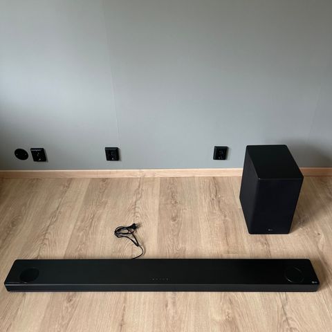 Meget pent og lite brukt LG lydplanke og subwoofer selges