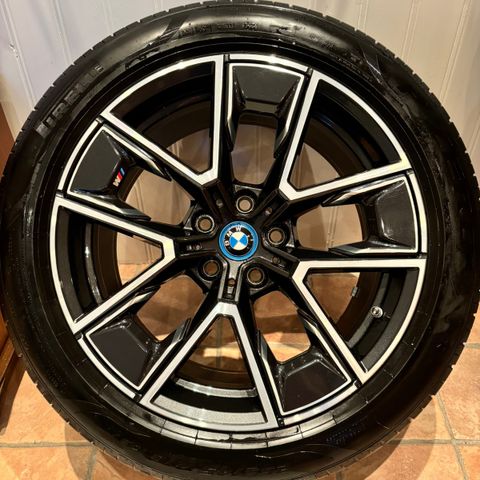 Reservert - BMW 858M 18» 5,4mm mønster - P-zero dekk