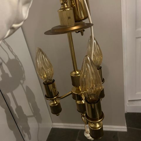 Gammel lampe med moderne kontakt