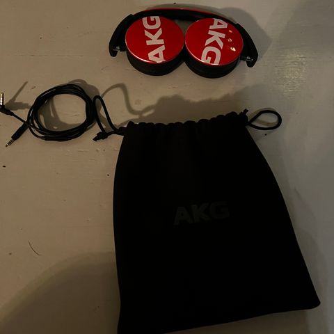 AKG headset røde og svarte