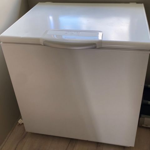 Electrolux fryseboks 210L selges!