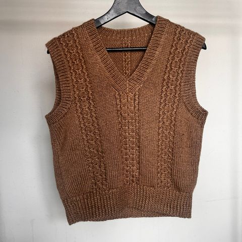 Brun strikket vest