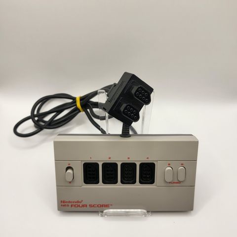 NES - FOUR SCORE (OEM 4 player kontroll adapter) PAL