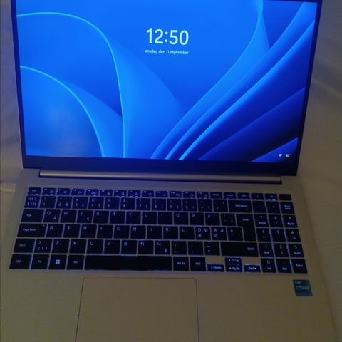 Samsung Galaxy Book 3. 2700kr vid snabb affär