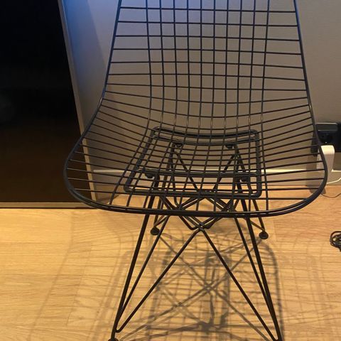 Vitra Eames Wire chair